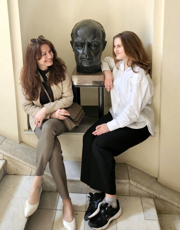 Z panią Jolantą Skowrońską w Pałacu Staszica, gdzie corocznie odbywa się finał Olimpiady Literatury i Języka Polskiego